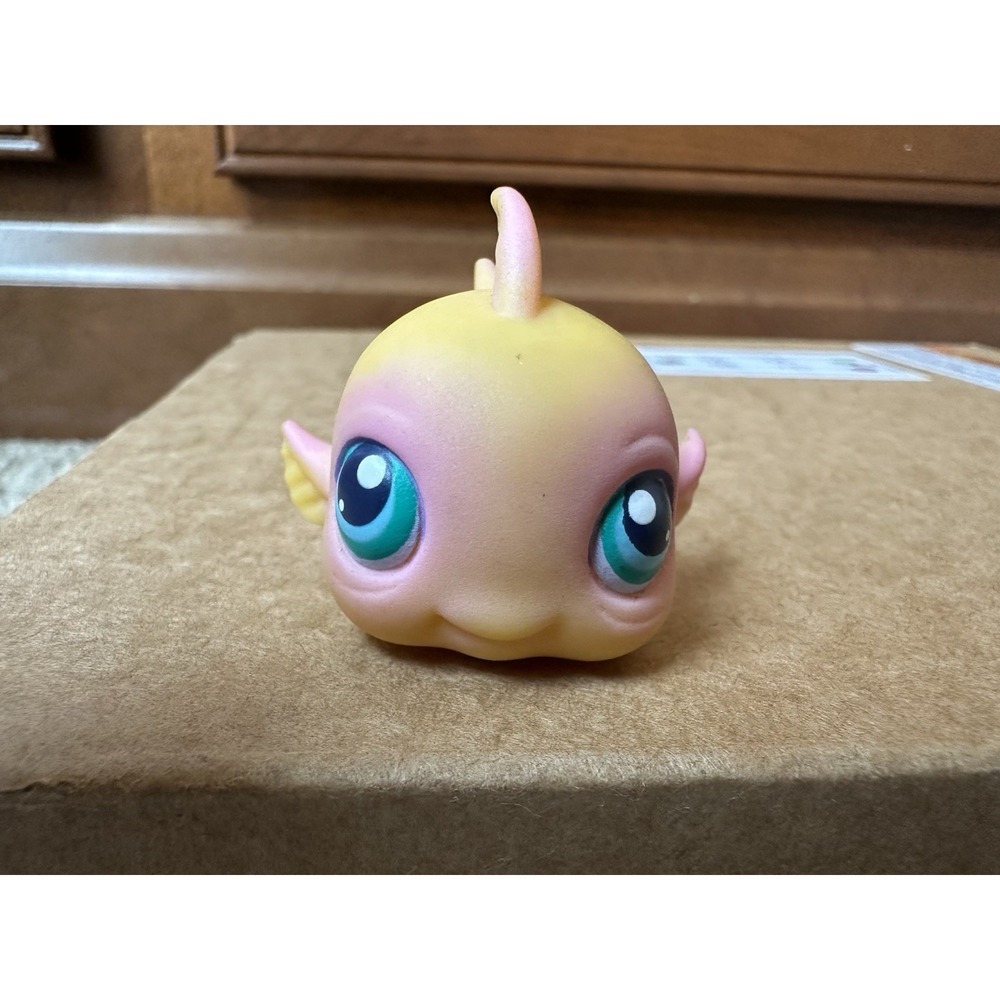 Littlest Pet Shop Fish Yellow And Pink With Blue Green Eyes - Picture 3 of 16
